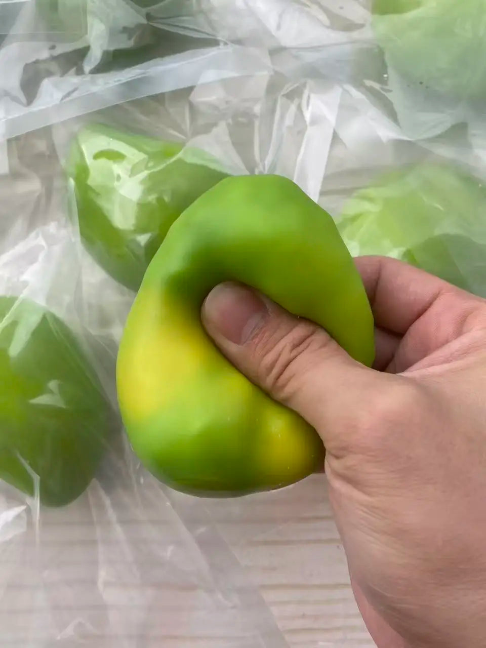 Crispy Mango Stress Ball Squeeze Toy Color-Changing ASMR Fidget Ball